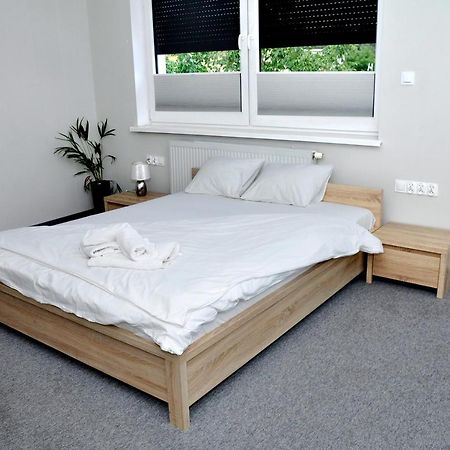 Pokoje, Apartamenty, Restauracja Marcus Оборники Екстер'єр фото