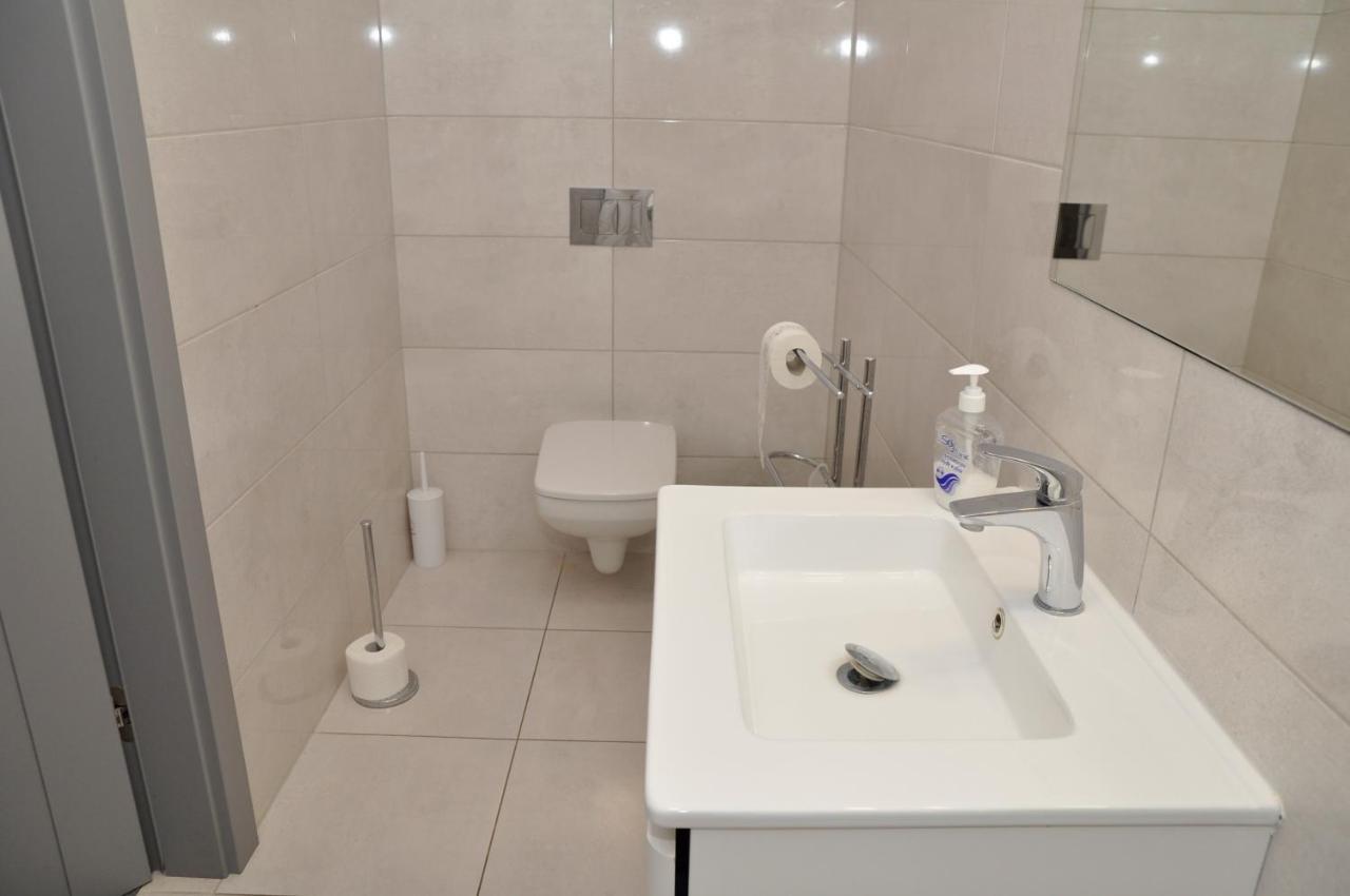 Pokoje, Apartamenty, Restauracja Marcus Оборники Екстер'єр фото